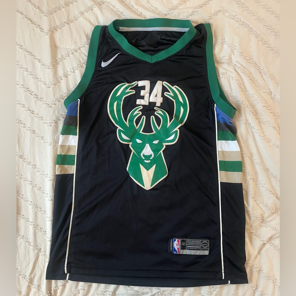 Nike Milwaukee Bucks Swingman Jersey for player Giannis Antetokounmpo (#34).